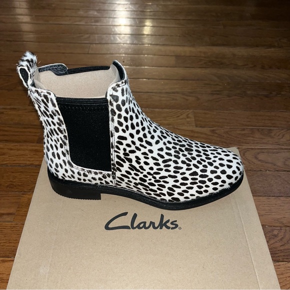 Clark’s Haircalf Clarkdale Arlo Dalmatian Print Chelsea Boot Women’s Size 6 - Picture 4 of 11